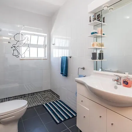 Willa Mia - Peerless Bond *