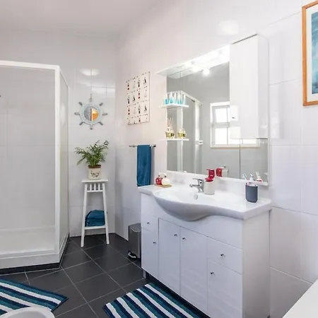 Villa Mia - Peerless Bond *