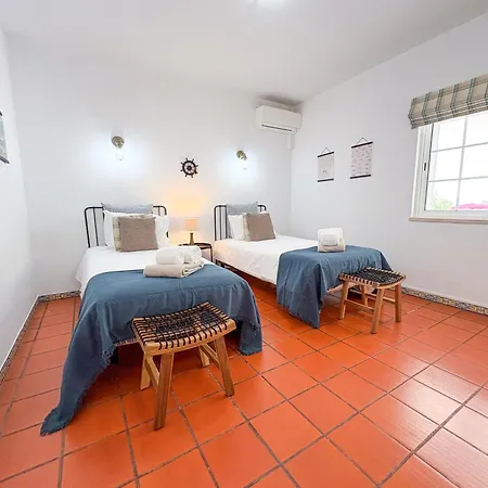 Mia - Peerless Bond *